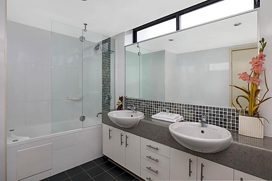 Aqualine Apartments On The Broadwater