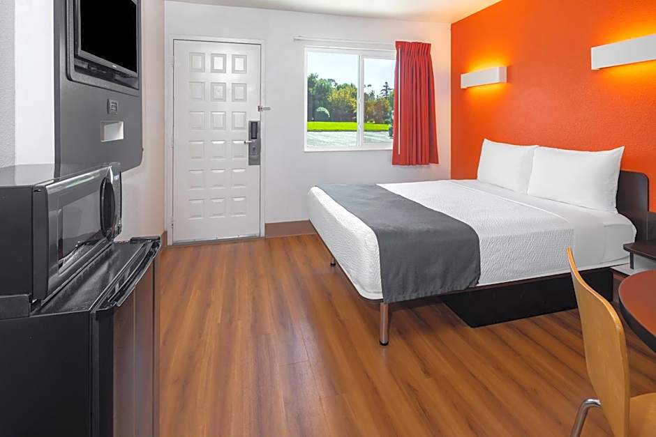 Studio 6 Suites Carpinteria, CA Santa Barbara South