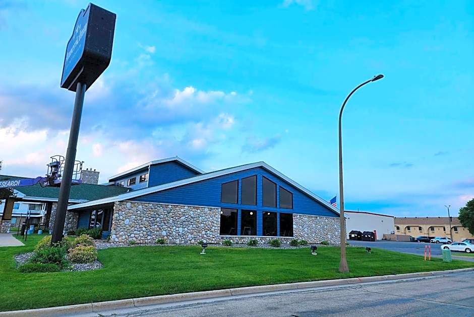 AmericInn by Wyndham Austin