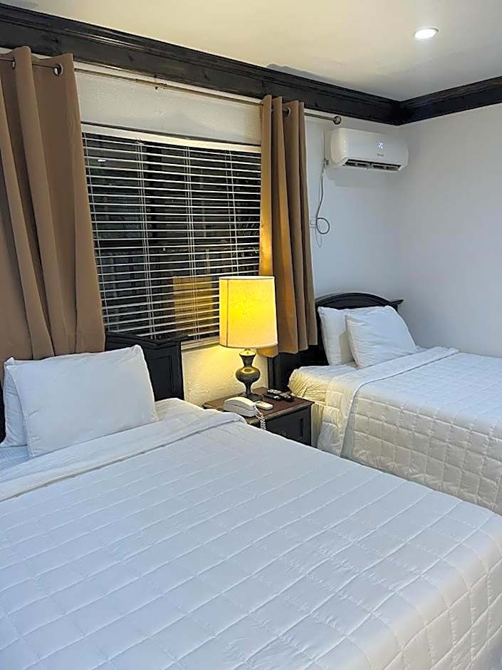 Colony Club Inn & Suites