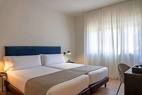 Twin Room (1-2 Adults)