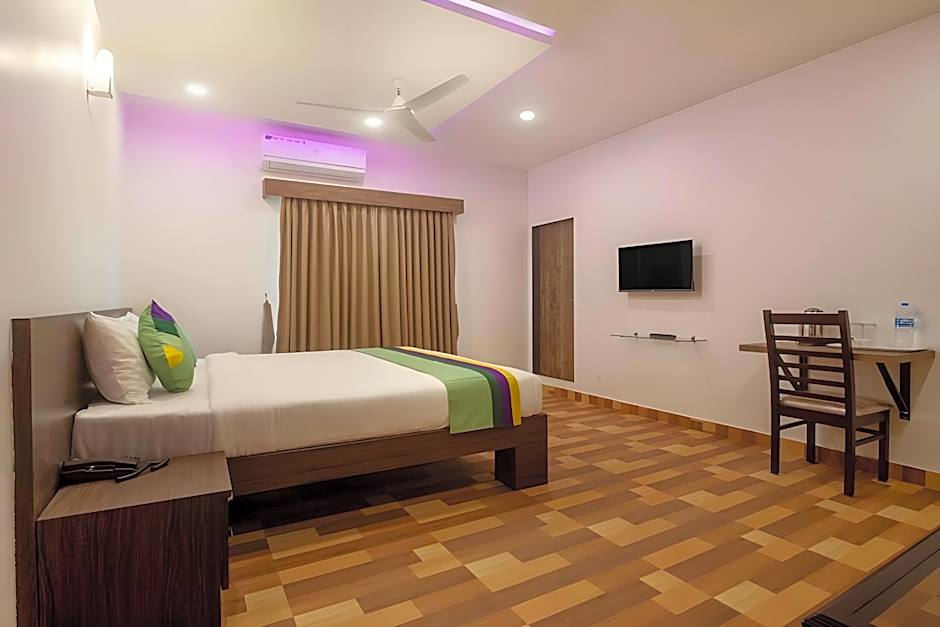 Treebo Elite Plaza, 700 Mtrs From Madikeri Fort