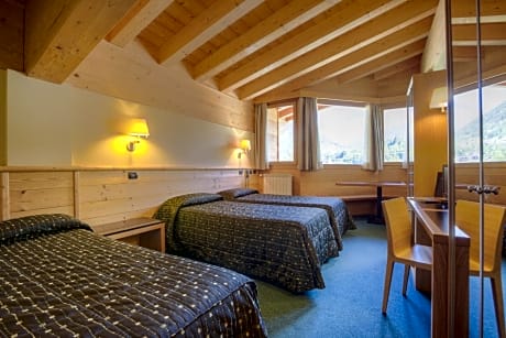 Standard Triple Room with Mountain View