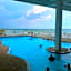 COUPLES GETAWAY, HONEYMOON SWEET, Perfectly Cozy Beach Front Condo with kitchen, pool, free parking,CHECK-IN AT DOOR