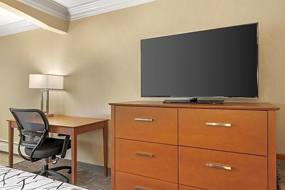Best Western Plus Silver Saddle Inn