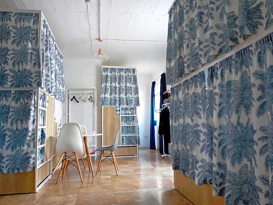 Follow the Sun Boutique Hostel - Pool, Breakfast & Sea Views