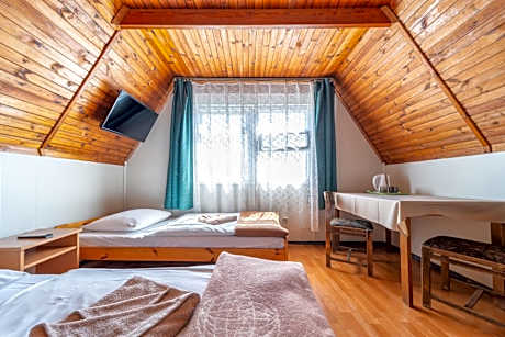 Economy Triple Room with Shared Bathroom
