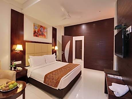 Sai Bliss Suite (Suite Room) Complimentary Shuttle Pick Up & Drop To Sai Baba Temple (Gate-3)