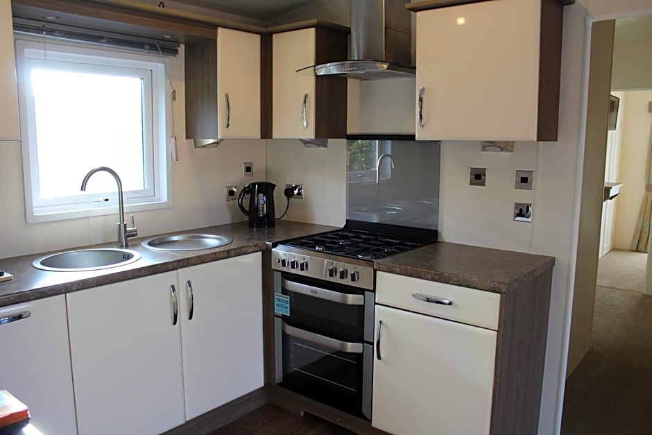 Moonlight Ridge -2 bedroom lodge with hot tub