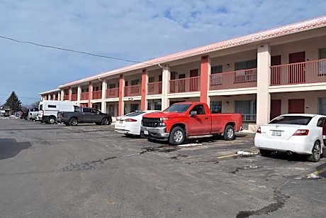 Knights Inn Oswego East
