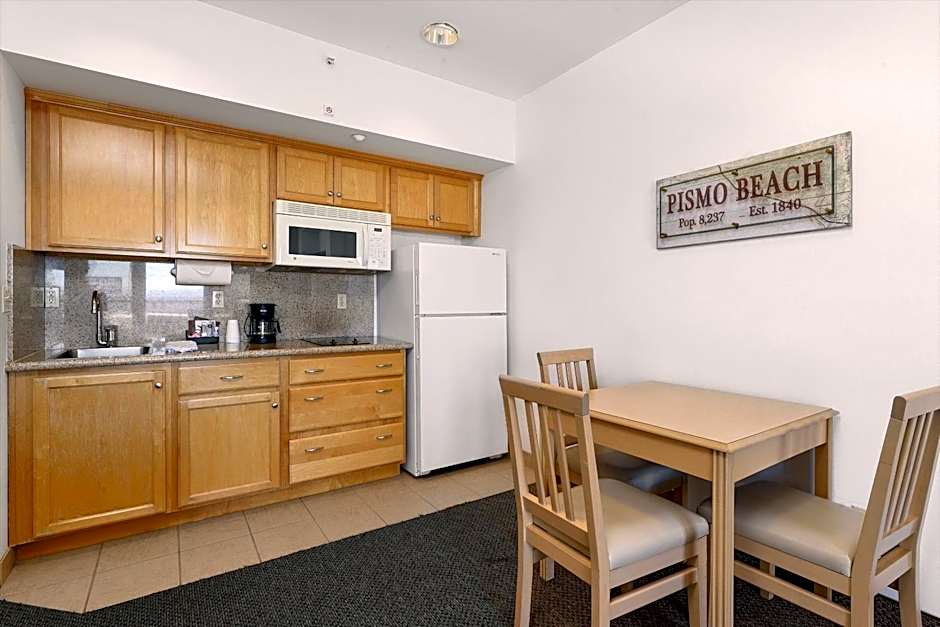 Beach House Inn & Suites