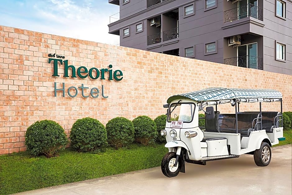 Theorie Hotel Sukhumvit 107 by SLH