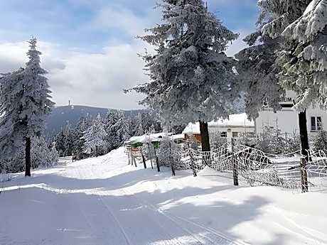 Vierbettzimmer-Klassisch-Eigenes Badezimmer-Bergblick-Kleiner Fichtelberg