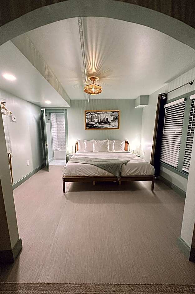 Peninsula Bed & Cocktails