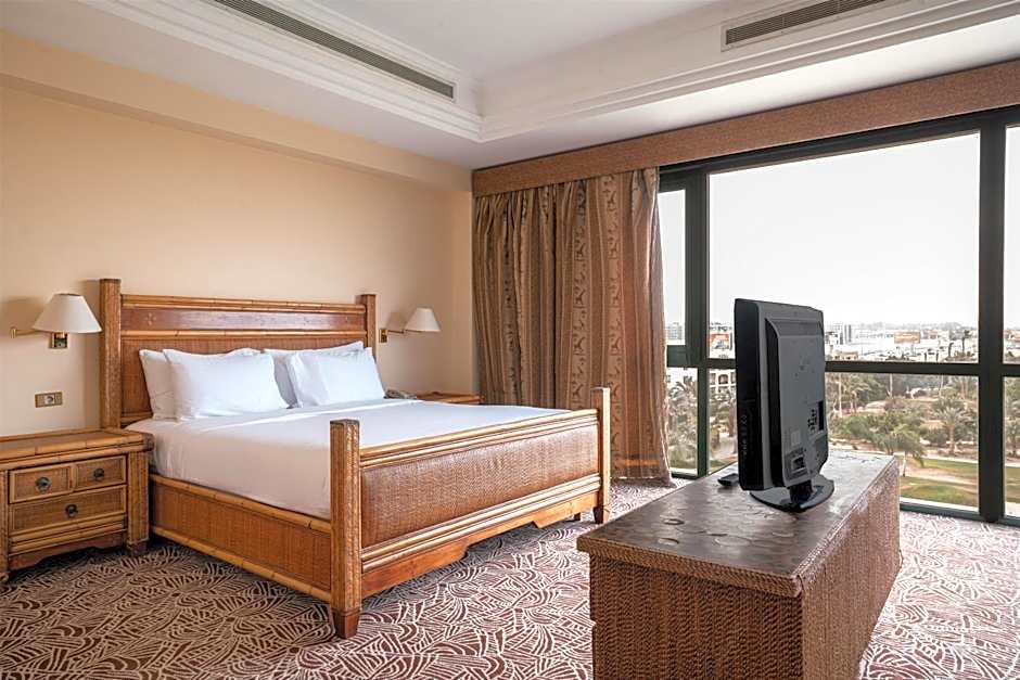 Hilton Pyramids Golf