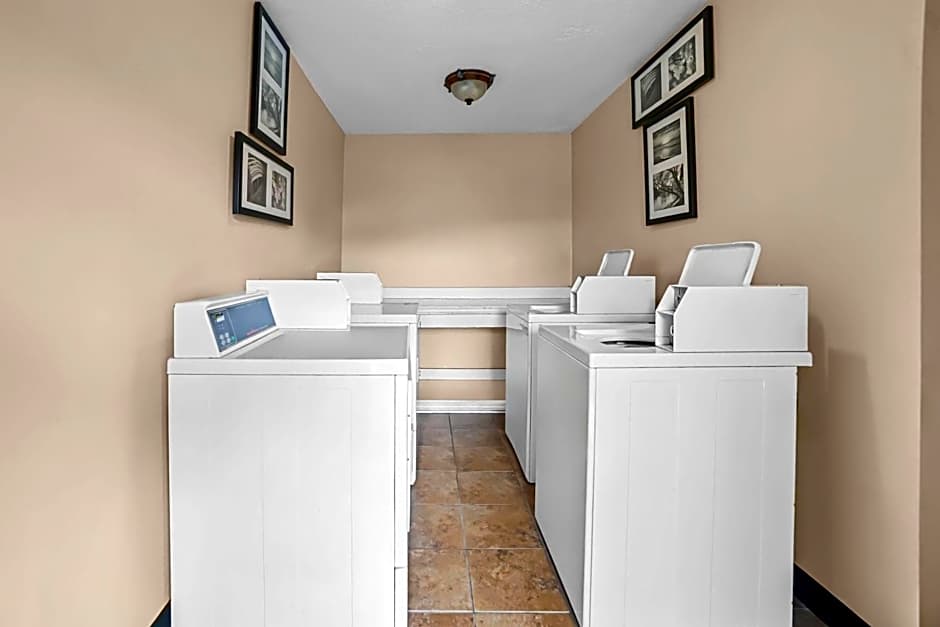 Howard Johnson by Wyndham Columbus Fort Benning