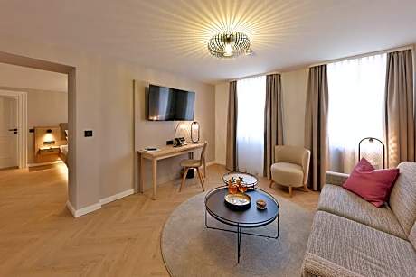 Deluxe King Suite