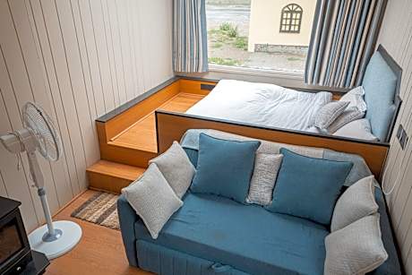 YELLOW HOTELS & COTTAGES