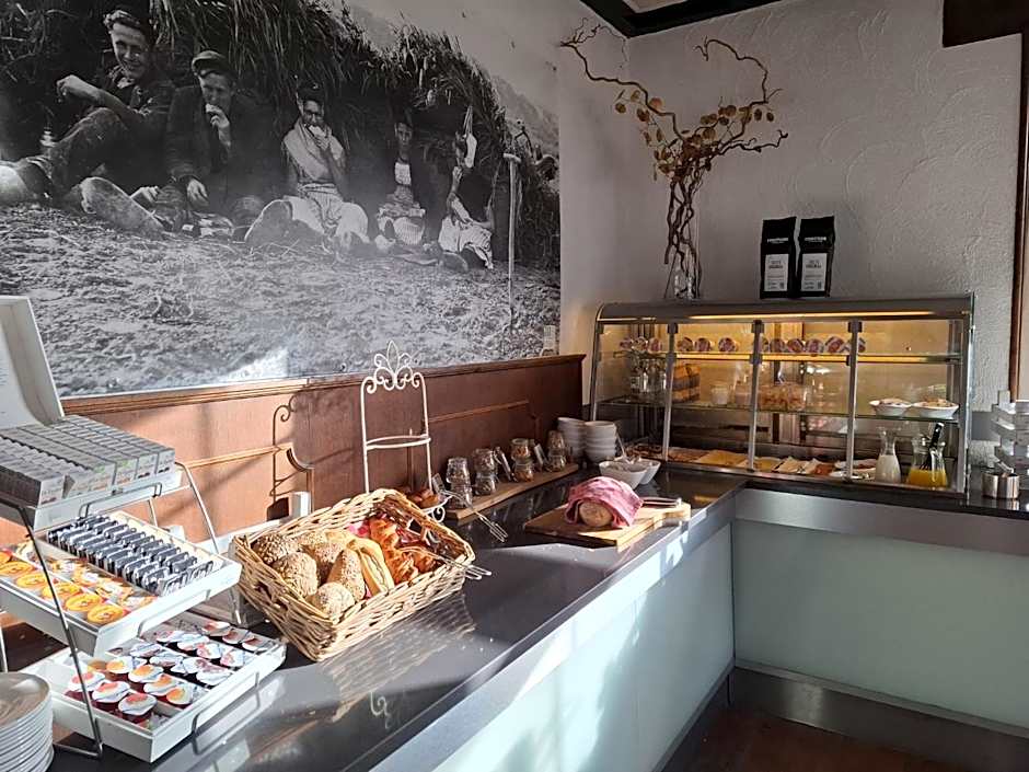 Strandhotel Dennenbos