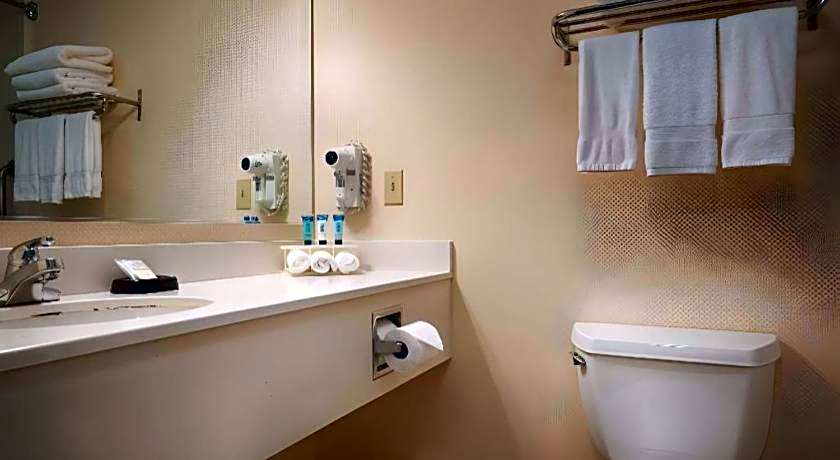 Best Western Plus Twin View Inn & Suites