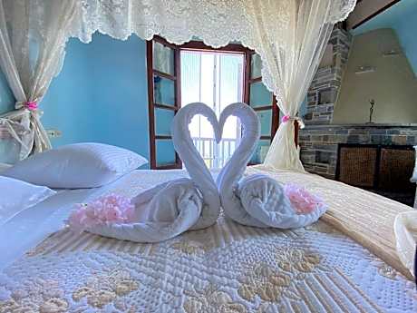 Double Room with Balcony and Fireplace