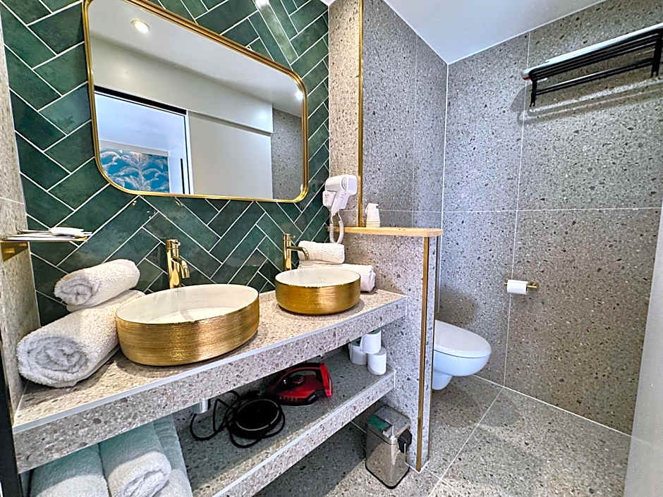 Nation Montmartre Hotel