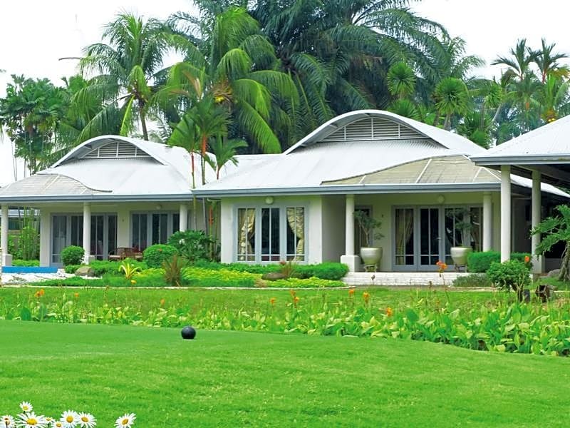 Bungalow Modern Golf & Country Club
