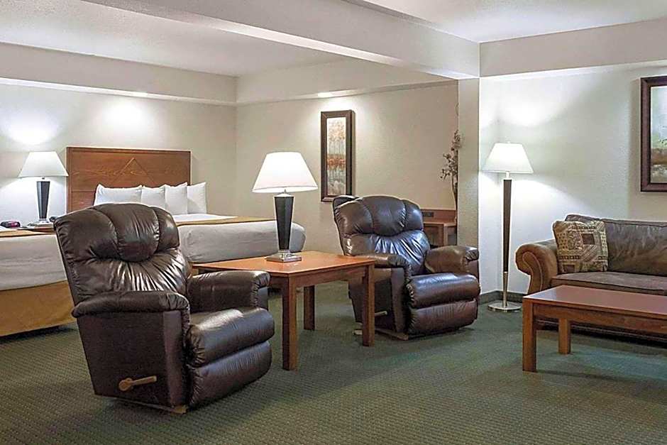 Baymont by Wyndham Jamestown Conference Center & Water Park