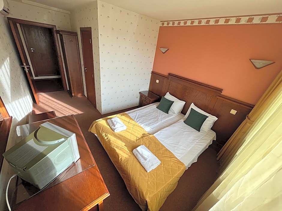 HOTEL BOLYARI
