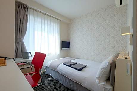 Small Double Room with Small Double Bed - Non-Smoking