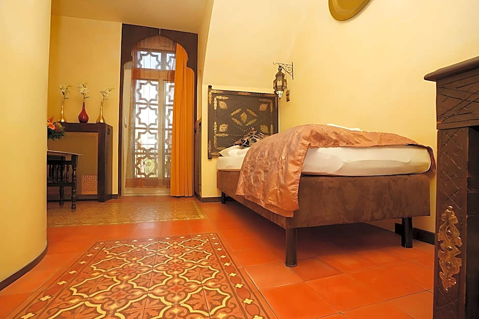 Hotel Villa Oriental & Restaurant                                               