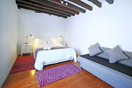 Deluxe Double Room with private bathroom and Castle View