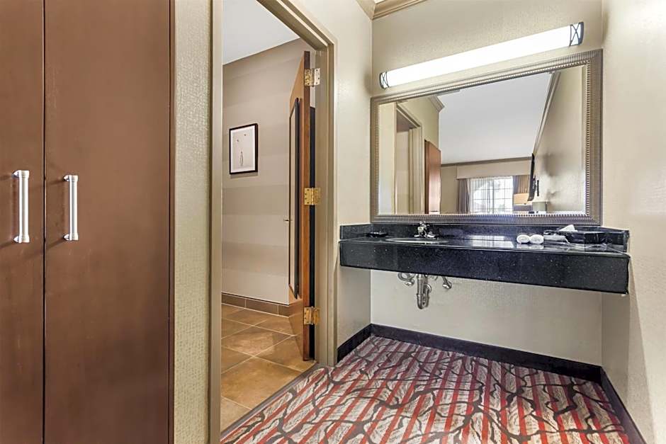 Best Western Plus Brookside Inn