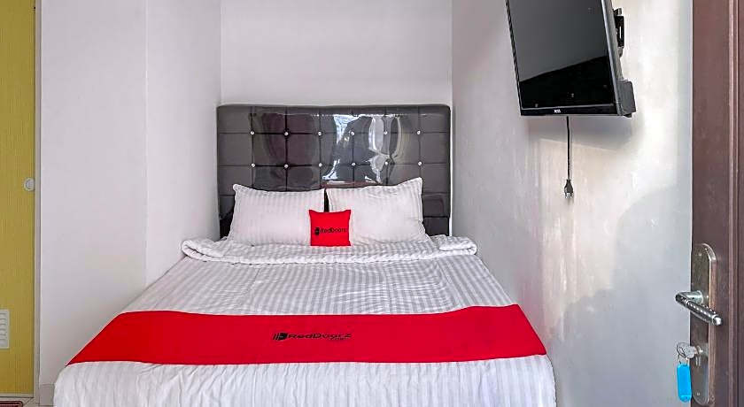 RedDoorz Plus Syariah near Mall Boemi Kedaton Lampung