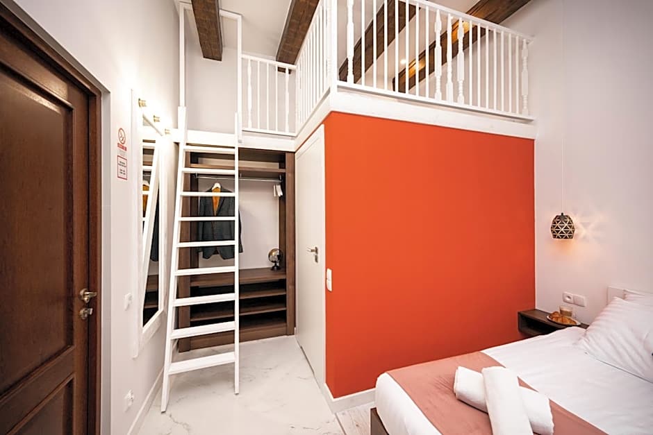 Hive Family House