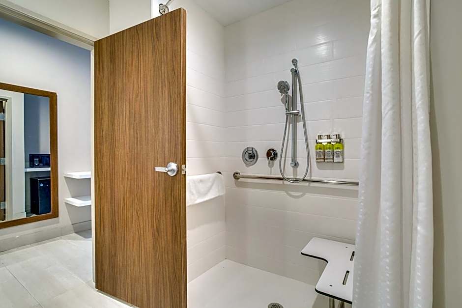 Holiday Inn Express And Suites Denton South By IHG