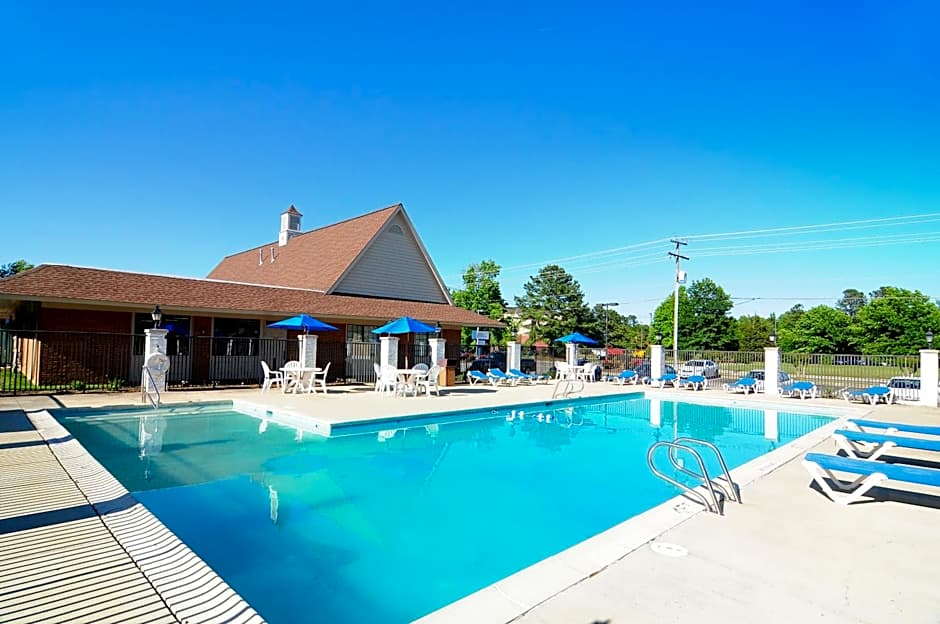 Days Inn & Suites by Wyndham Williamsburg Colonial