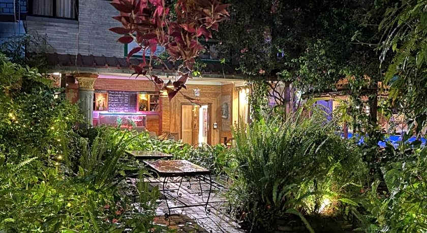 Hotel Middle Path & Spa