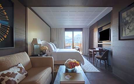 Four Seasons Room King Bed Mountain View