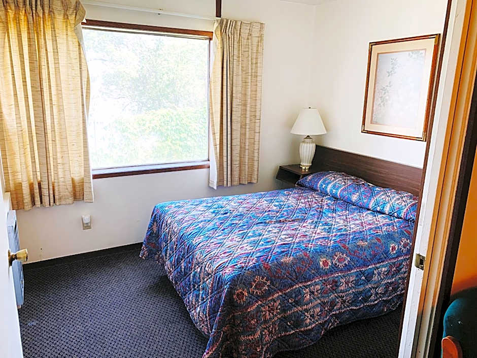 Lakeside Motel