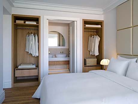 Deluxe Family Suite