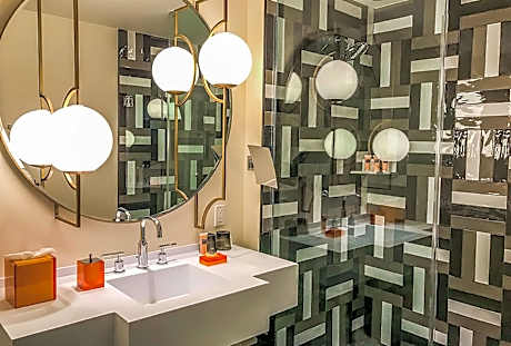 King Room with Shower - Mobility/Hearing Access