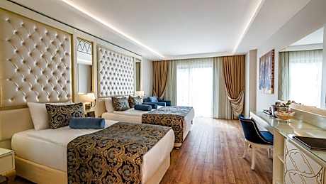 Standard Room (1 Double Bed and 1 Twin Bed)