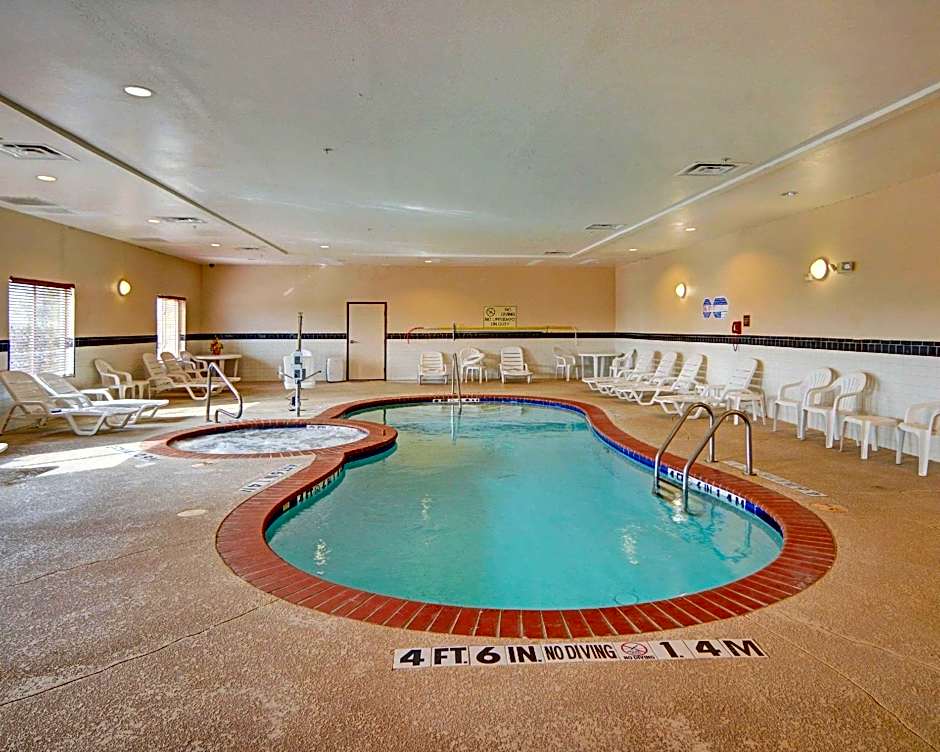 Quality Suites Near Cedar Creek Lake