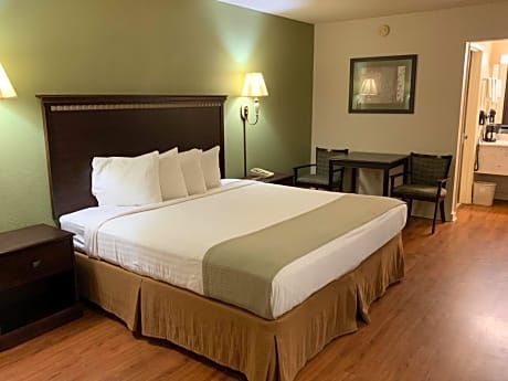 King Room with Spa Bath - Non-Smoking