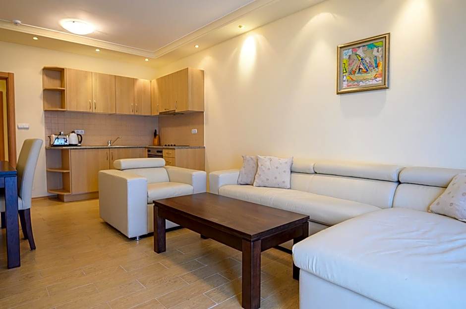 Parklands Hotel & Pool