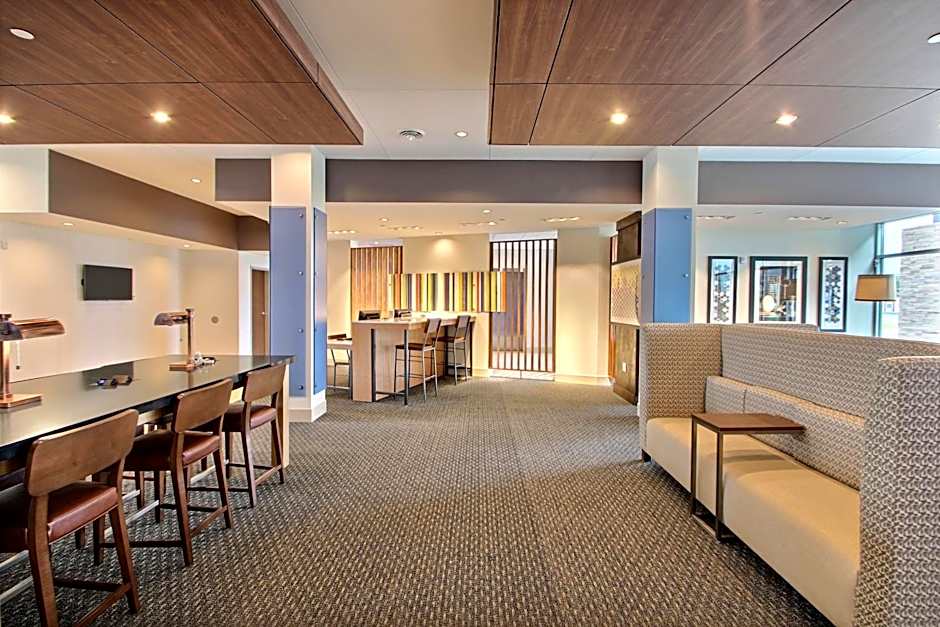 Holiday Inn Express & Suites Fond Du Lac By IHG