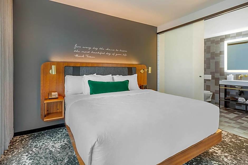 Cambria Hotel Boston Downtown-Seaport