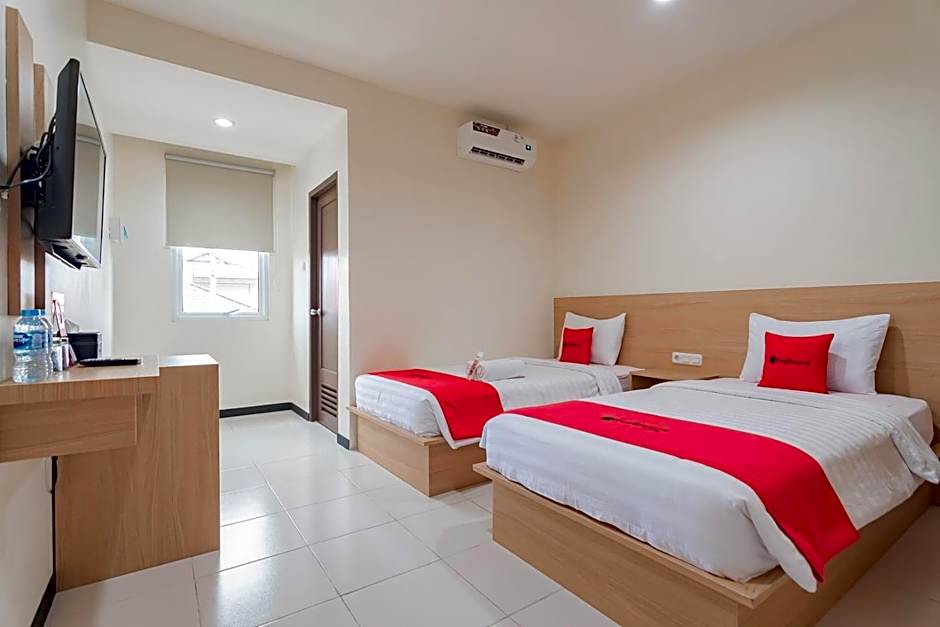 RedDoorz Syariah Plus near Tanjungpura University 2 Pontianak