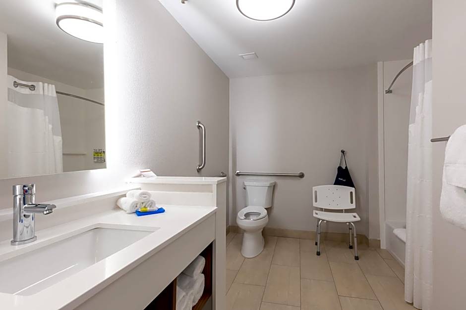 Holiday Inn Express Calhoun South By IHG